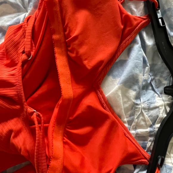 One piece swimsuit - Picture 8 of 9